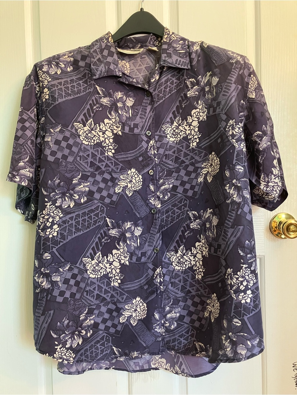 Women’s Vintage Purple Floral Silk Short-Sleeve Button-Up Shirt